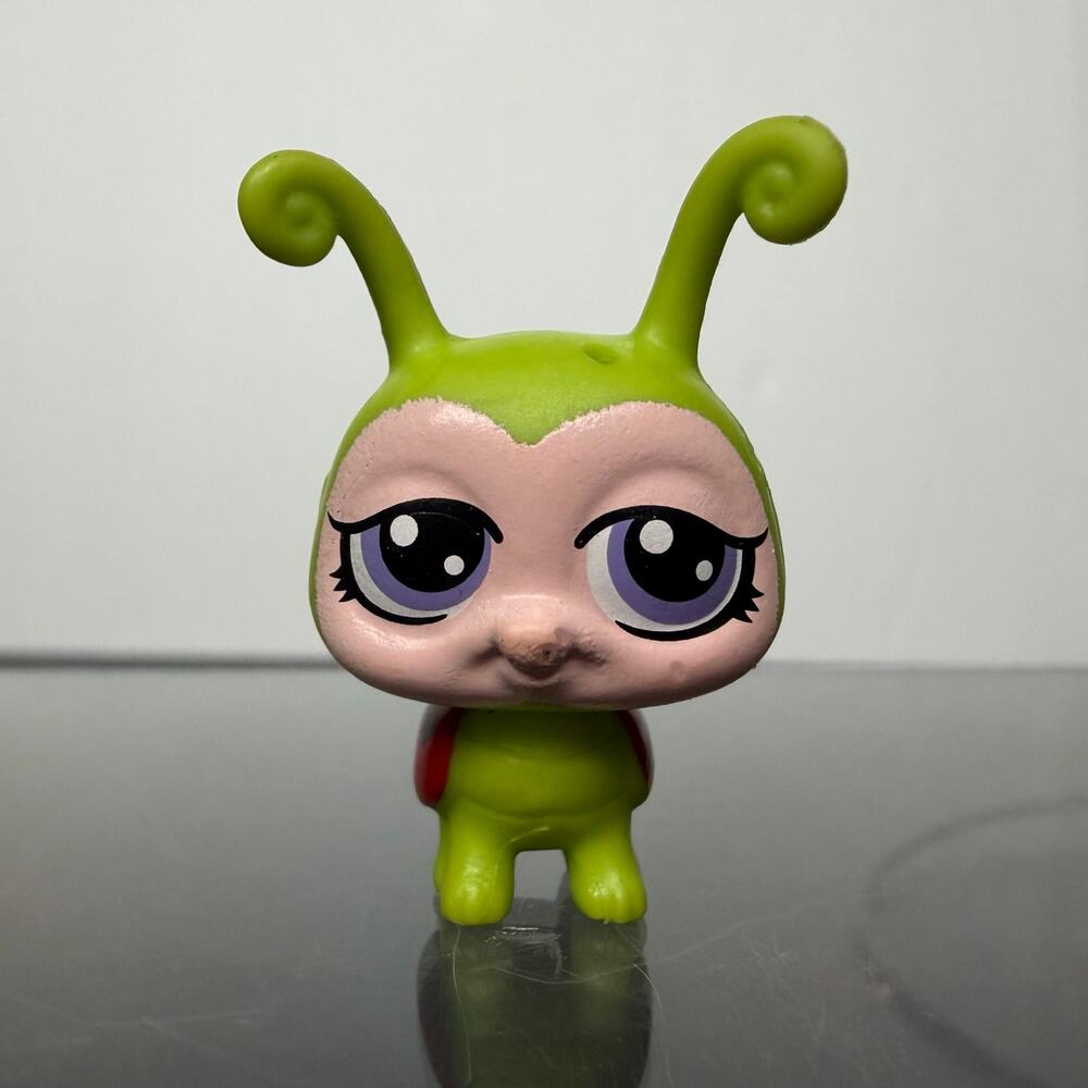 Hasbro Littlest Pet Shop #3989 Ladybug Green Red Spotted Back Mini LPS 1"